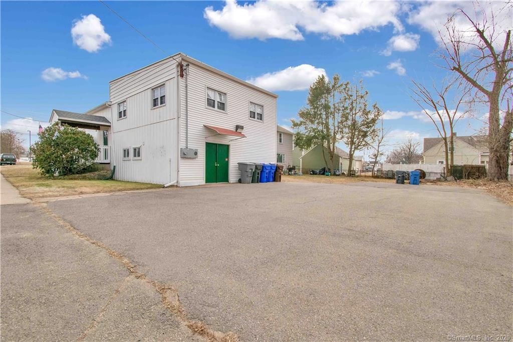 492 Enfield St, Enfield, CT 06082